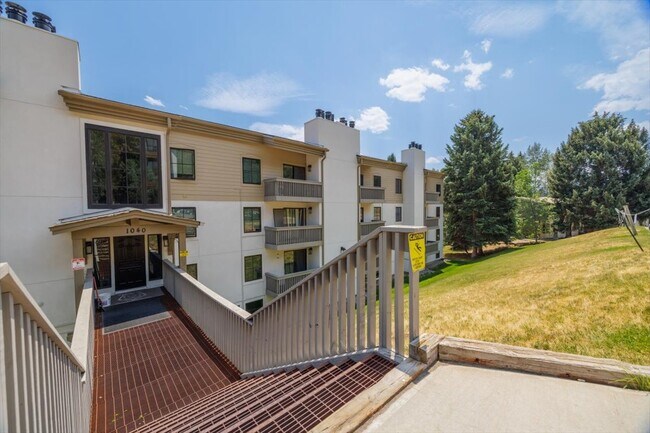 Photo - 1040 Vail View Dr