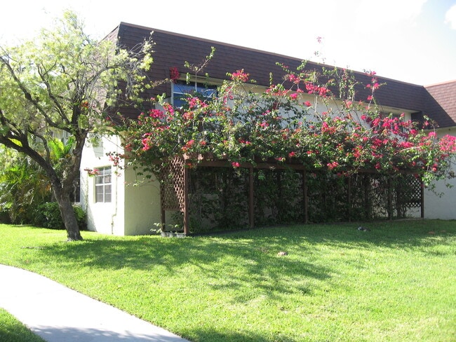 Photo - 9105 SW 137th Ter Condo Unit G