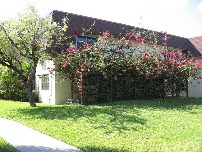 Building Photo - 9105 SW 137th Ter Unit G Rental