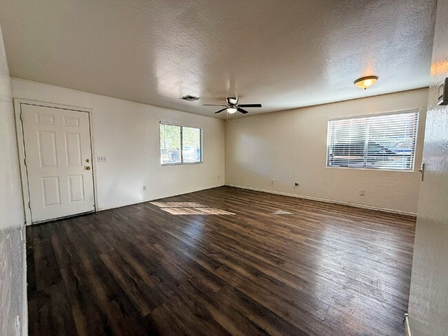 Photo - "Spacious 4-Bedroom Townhouse in Prime Phoenix Location – Quiet and Move-in ready!" Unidad 2