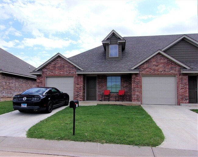Building Photo - 2 BED 1 BATH 1 CAR GARAGE TOWNHOUSE-DEL CITY