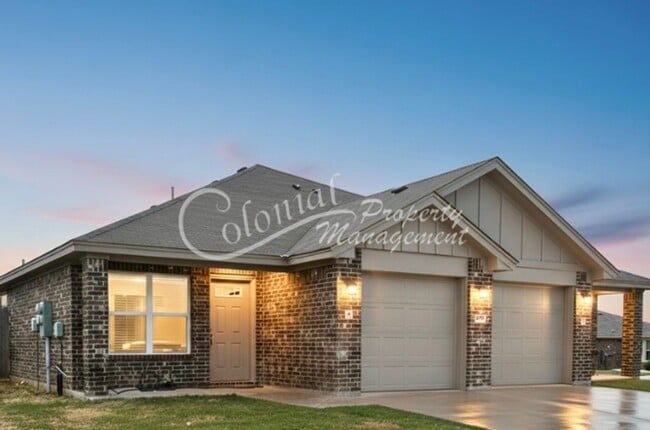 Building Photo - AVAILABLE NOW! (SECTION 8 ACCEPTED)