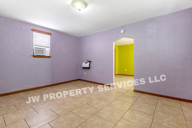 2633 Governor Nicholls St Unit A