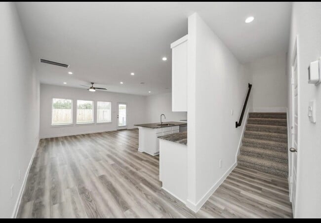 Building Photo - 10310 Penryn Frst Trl