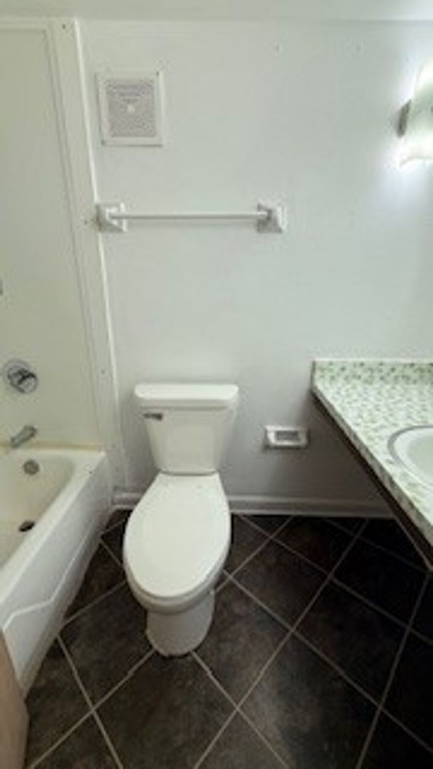 Photo - 8836FN95thY Unit 8836F