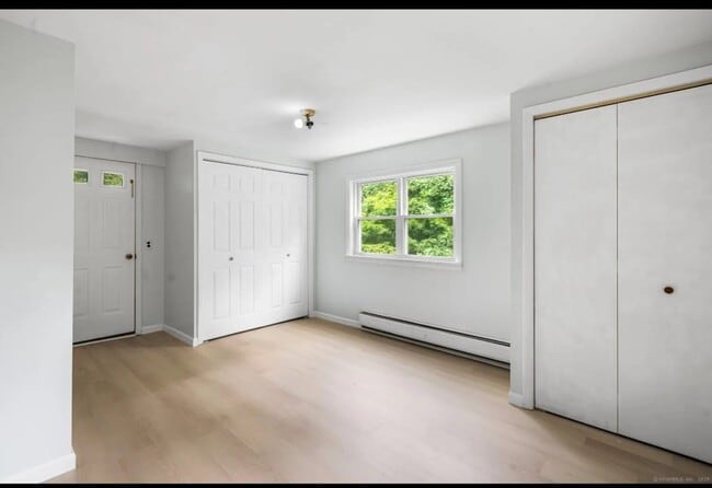 Building Photo - 10 Eastview Dr