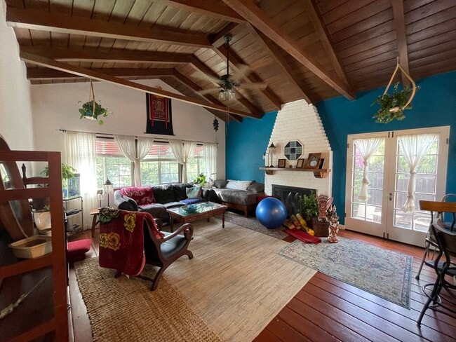 Photo - 5046 La Roda Ave