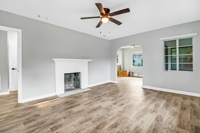 Photo - 1513 E 37th St