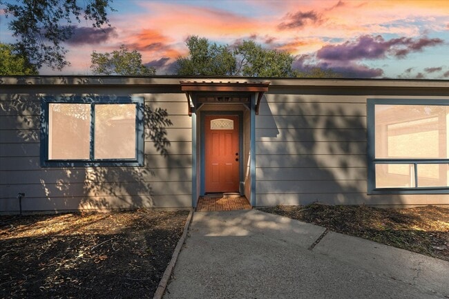 Building Photo - 16106 New Field Dr