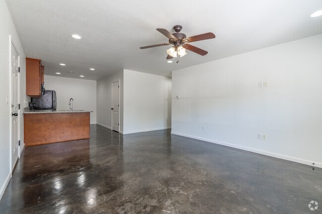 3BR, 2BA - 1,153SF - Living Room