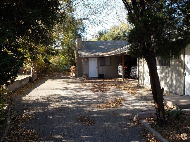 Building Photo - Domingo Properties2 (2708 Parker Ln) Unit A Rental