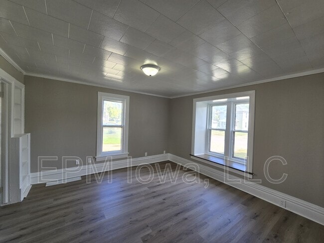 Photo - 740 W 11th St