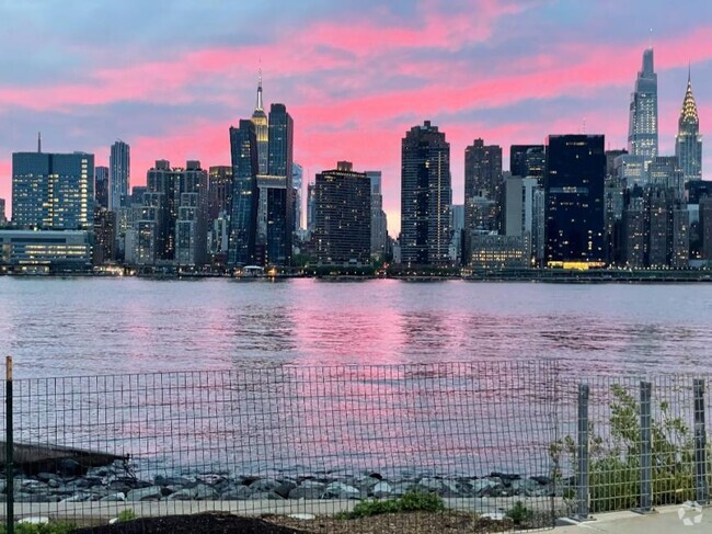 Building Photo - 3 bedroom in LONG ISLAND CITY NY 11101 Unit 1716 Rental