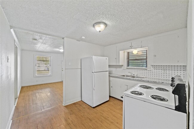 Photo - 6201 Park Ave