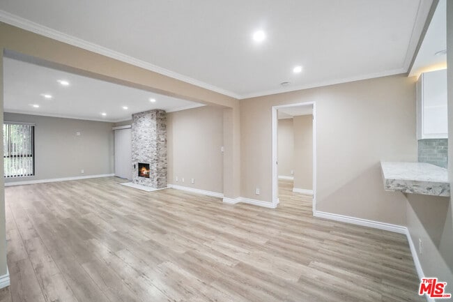 Photo - 15233 Magnolia Blvd Unit 102