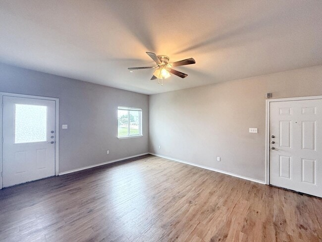 Photo - 510 E Hazelwood St Apartment Unit 510 E Hazelwood St  D > WD