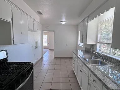 Photo - 2905 E Lamona Ave