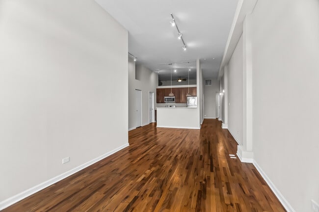 Photo - 1542 N Damen Ave Unit 204