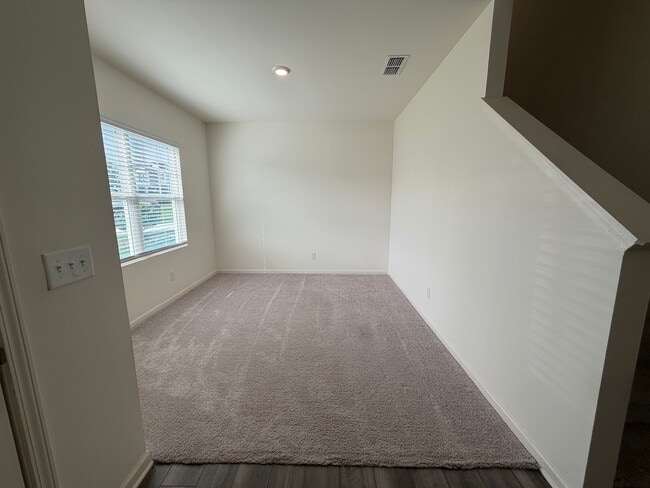 Salón - 628 Knightsbridge Ln