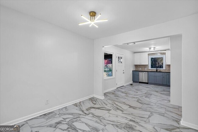 2142 Cloverdale Dr SE