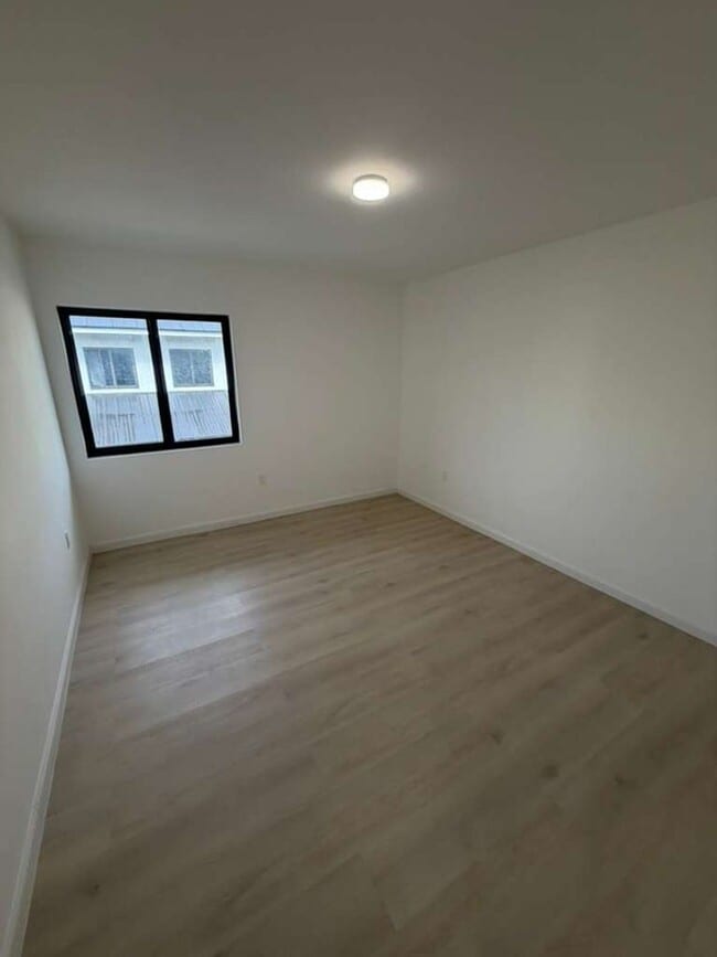 Photo - 552 NW 7th St