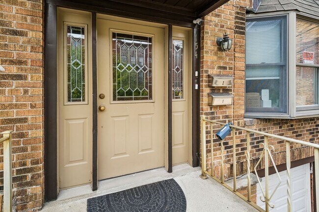 Photo - 154 W 29th St Unidad 2