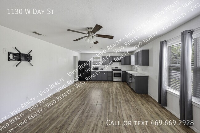 Photo - 1130 W Day St