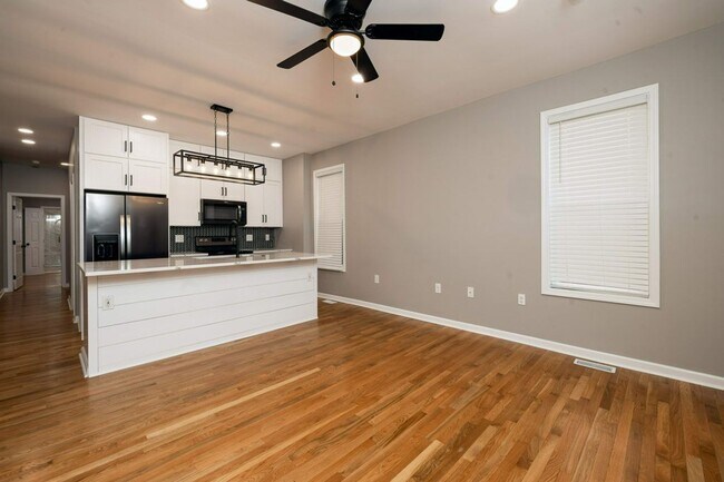 Photo - 1659 Summit St Unit 1661