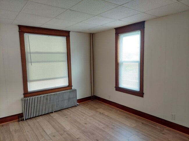 Photo - 393 S Main St