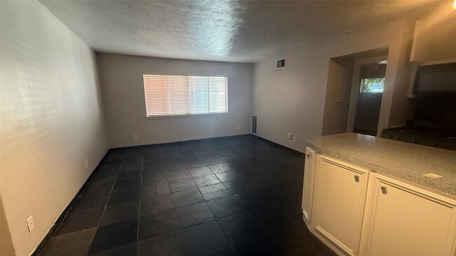 Photo - 420 W Alabama St Unit 07