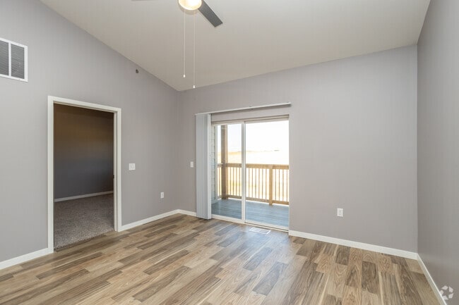 1BR, 1BA - 664SF - Living Room - Jefferson Heights Apartments, LLC