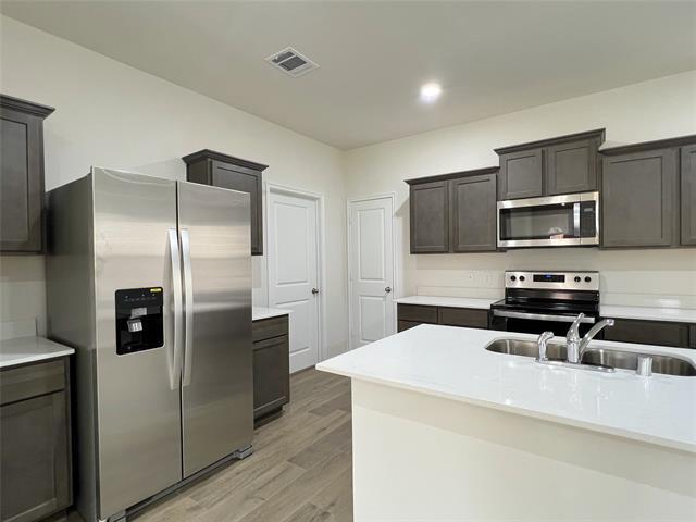 Photo - 900 Trough St