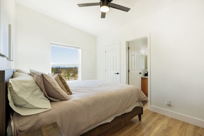 Photo - Beautiful 5 Bedroom 4 Bathroom with AMAZING VIEWS!!