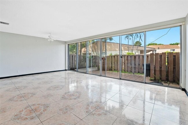 Photo - 833 NW 82nd Ave Unit 6