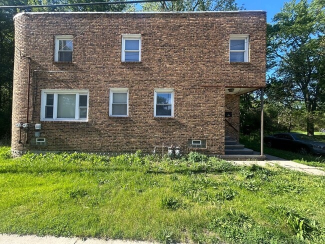 Building Photo - 2410 W 45th Ave