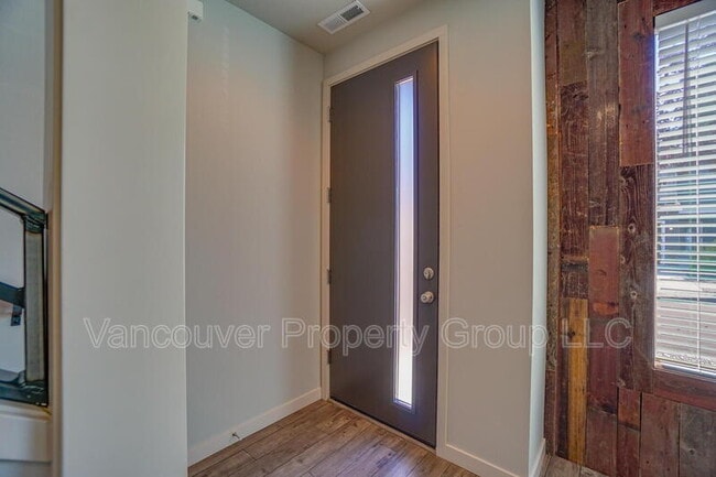 Photo - 187 N 44th Pl