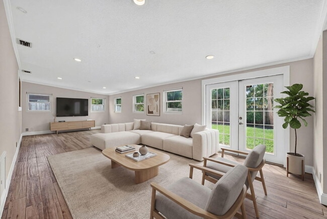 Photo - 624 NW 28th Ct