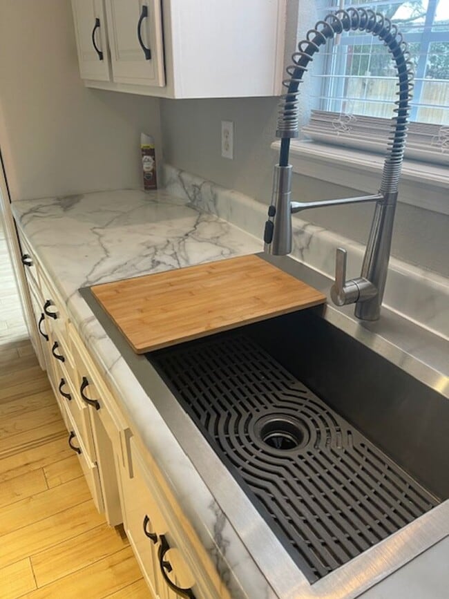 Photo - BEAUTIFUL HOME IN GREAT LOCATION! EASY ACC...