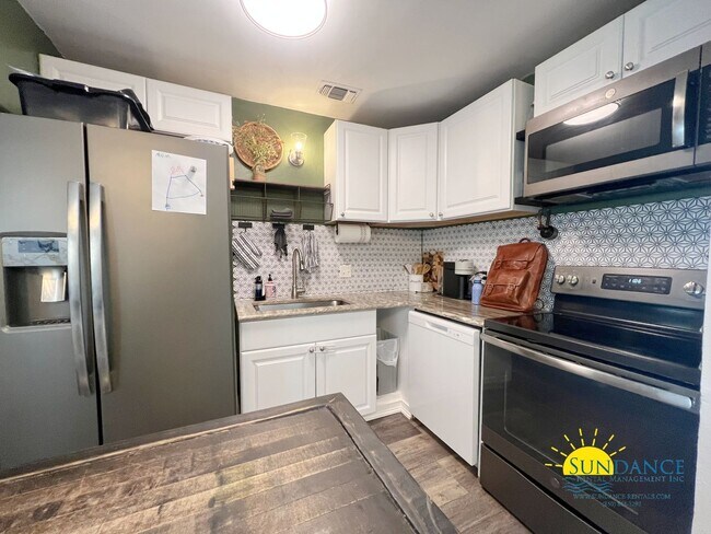 Photo - 2 Bedroom home with custom upgrades in the...
