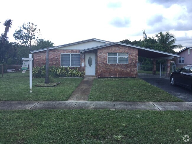 Building Photo - 6200 NW 16th St Rental