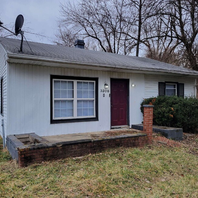 Building Photo - CUTE NORTH-EAST INDIANAPOLIS HOME 2 BEDROOMS ONE BATH W/ GARAGE!