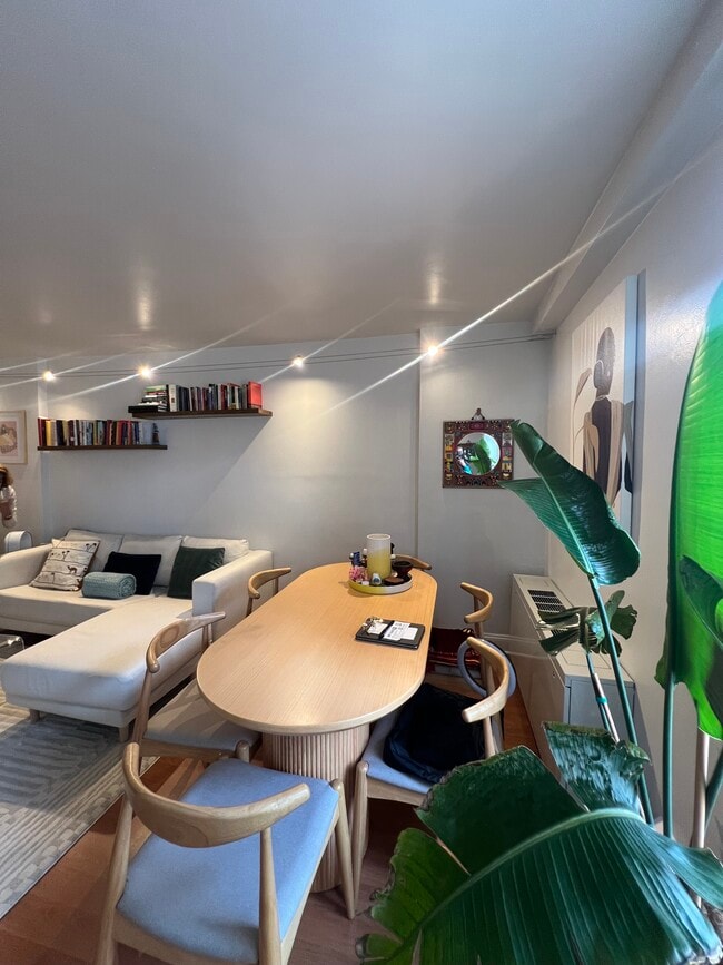 Photo - 1420 N St NW Unidad 604