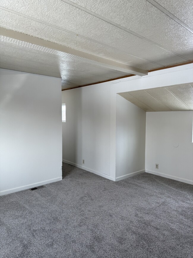 Building Photo - 1309 N Pioneer Peak Dr