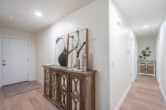 Photo - 1227 Roanoke Dr