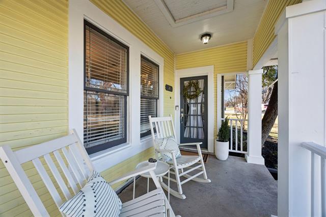 Photo - 704 Williams St