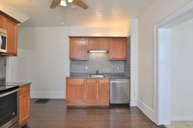 41 E Blake Ave