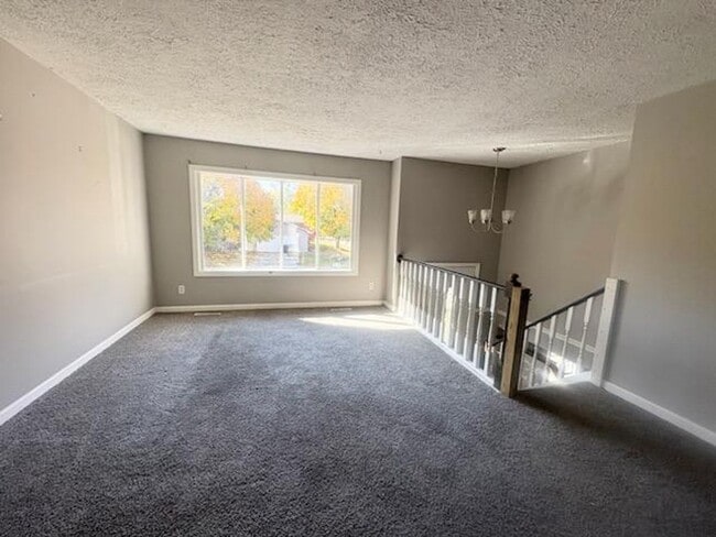 Building Photo - Split Level 4 Bedroom