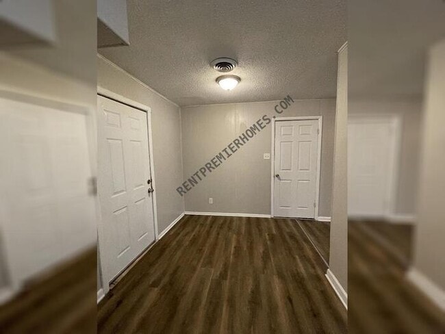 Photo - 7710 Bradley Dr