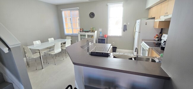 Open kitchen - 2945 NE 185th St Unit 1412