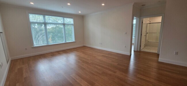 Building Photo - Luxury 2-Bed with Massive Closets and Built-in Storage